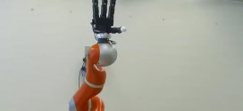 Изобретен робот, который легко ловит быстролетящие предметы. Видео