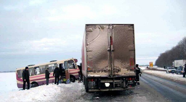 Под Тулой московский автобус столкнулся с фурой