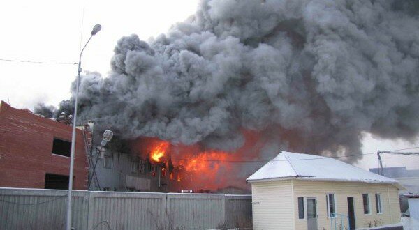 На складе окон в Краснодаре произошел пожар